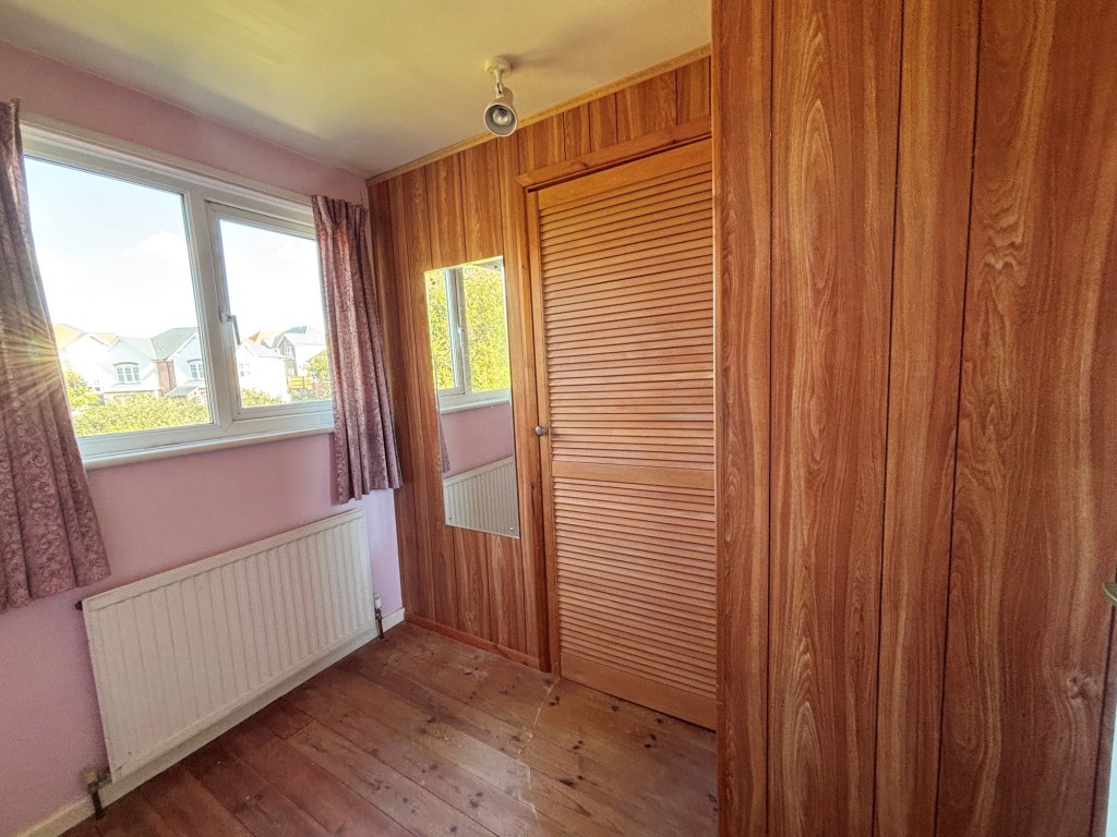 Lot: 134 - DETACHED BUNGALOW - Bedroom with built in wardrobe